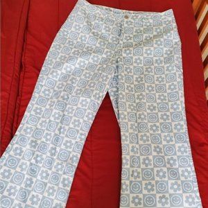FOREVER 21 SMILEY FACE JEANS PRE-OWNED